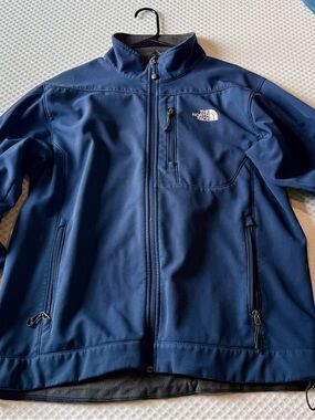The North Face Men’s Navy Softshell Jacket LARGE